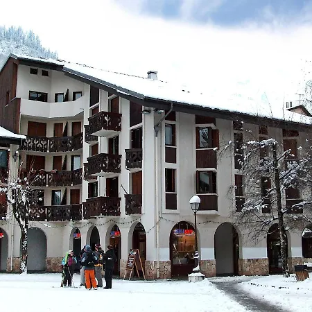 Le Triolet-8 *